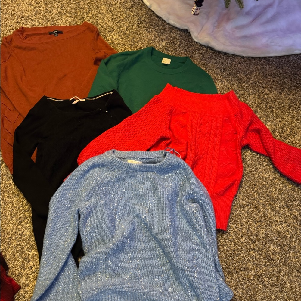 Bundle of 6 XS women’s sweaters, 1 flannel